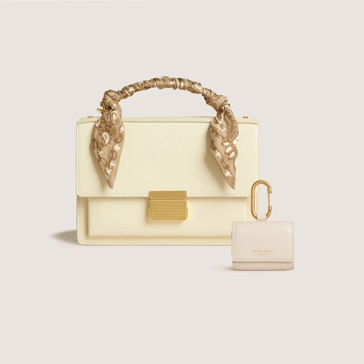 woman_white_bag